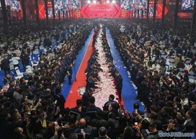 最爱发钱老板透露公司不打卡不考核 现金发放更有温度