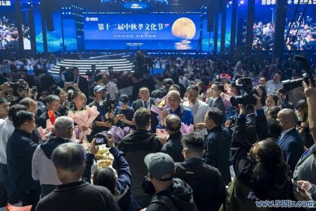 最爱发钱老板透露公司不打卡不考核 现金发放更有温度